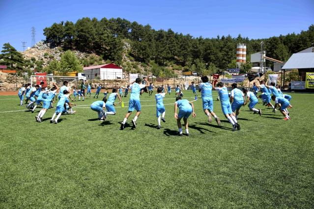 Aladağ'ın gençleri Yaz Spor Okulu'nu tamamladı